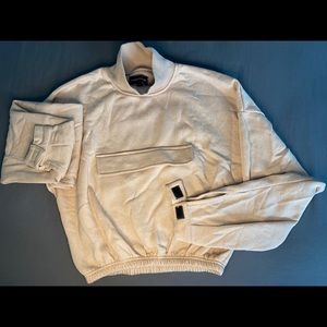 Cropped Tight-neck Sweatshirt